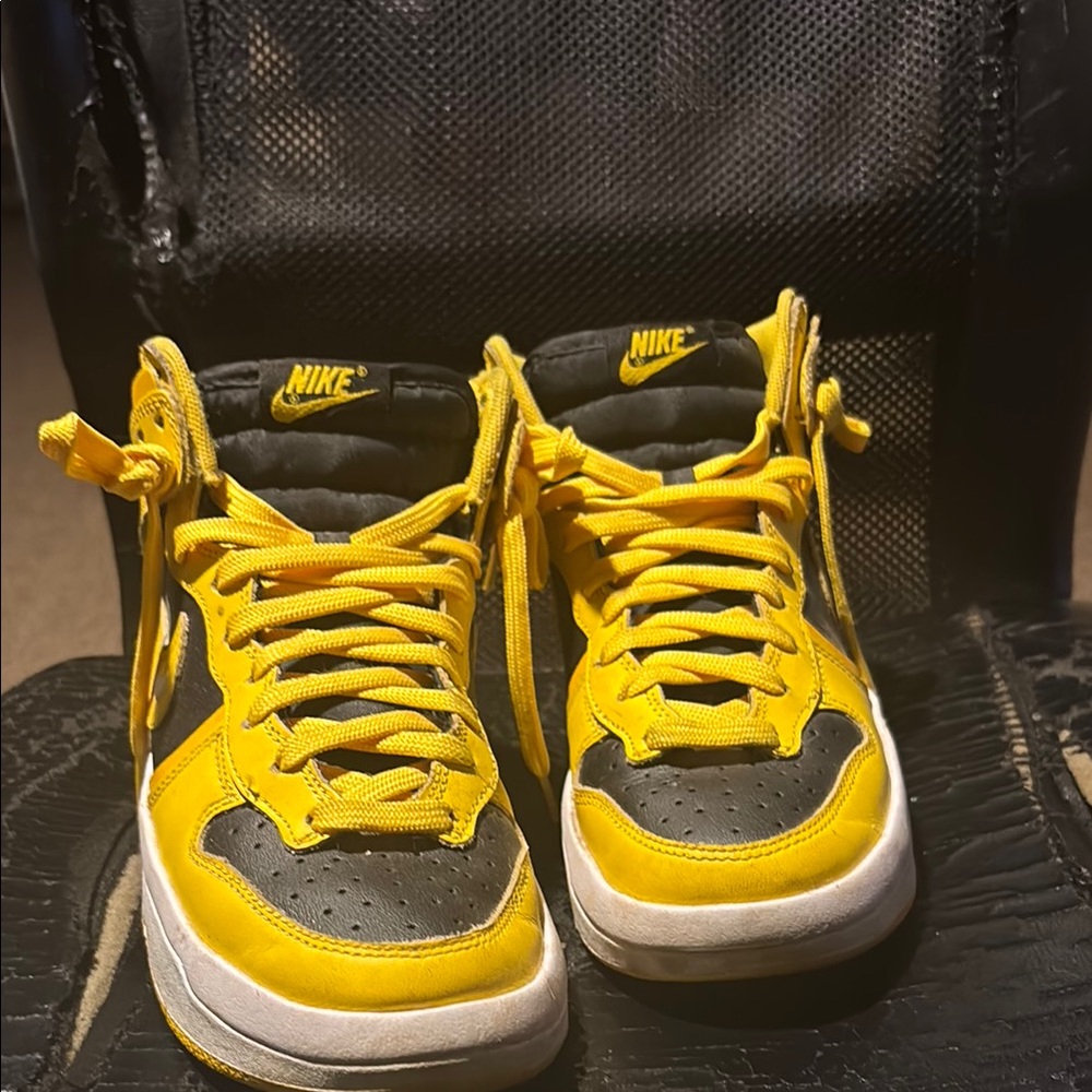 Nike Kids Yellow and Black Sneakers